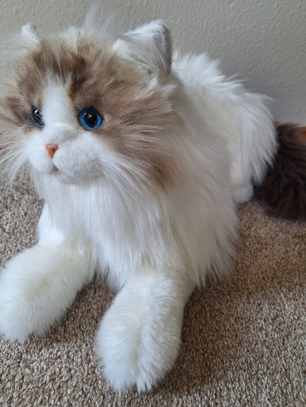 Chongker brand plush Ragdoll cat Realistic Blue Eyes